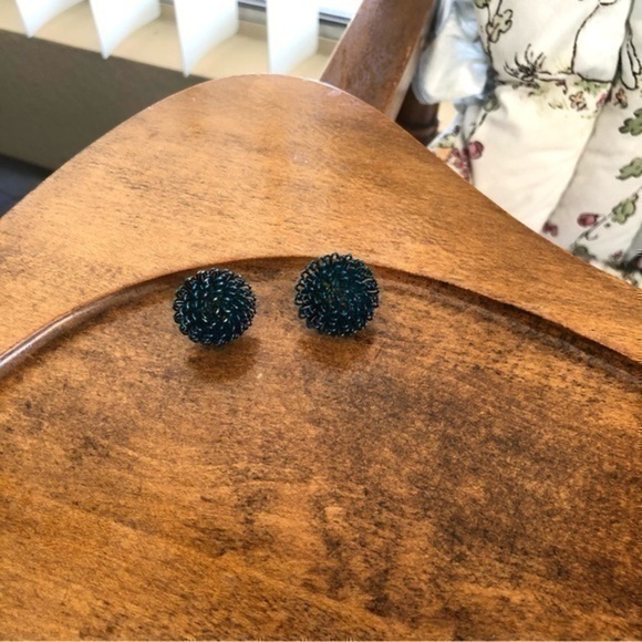 Vintage  Pierced Earrings - Picture 1 of 3